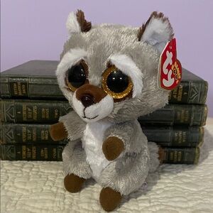 Ty Beanie Boo Plush with Gray and Brown Fur oakie the raccoon new